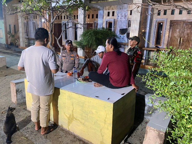 Patroli Malam Dialogis: Polsek Kepulauan Seribu Utara dan Babinsa Gencarkan Kampanye Kamtibmas Damai menjelang Pemilu 2024
