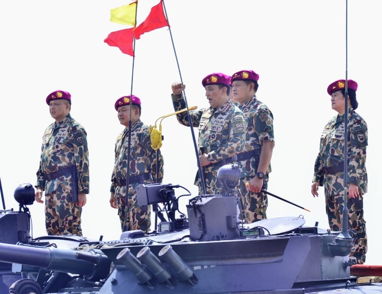 Kapolri Disematkan Jadi Warga Kehormatan Marinir, Sinergitas TNI-Polri Makin Kokoh