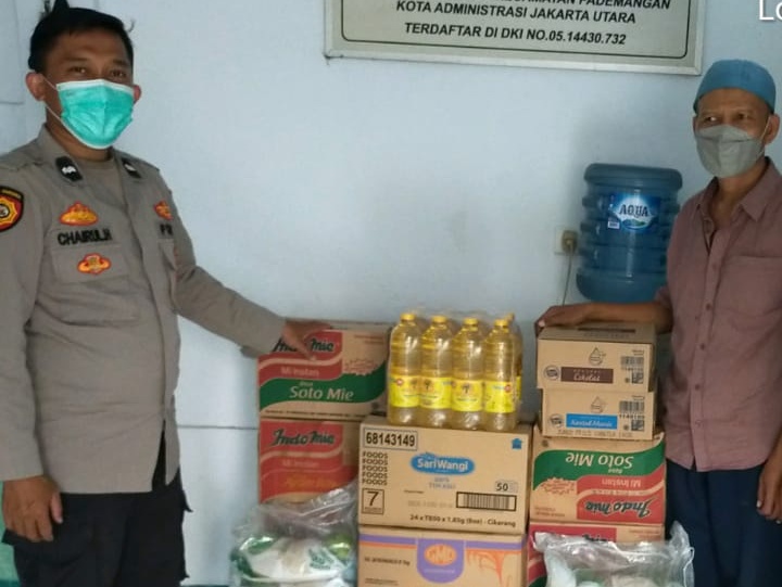 Sambangi Yayasan Nurus Shobah, Polsek Pademangan Salurkan Bansos Kapolres Jakut