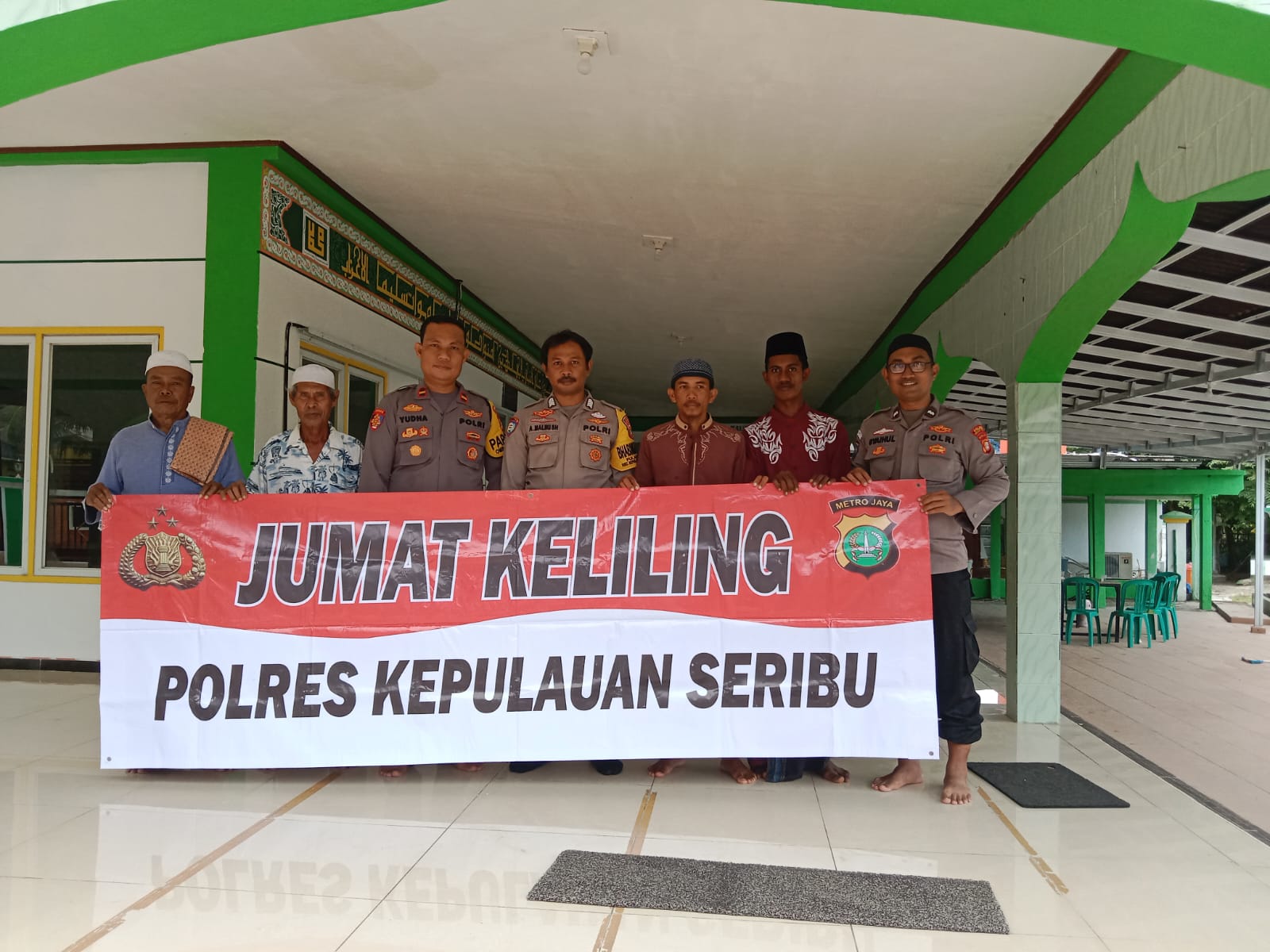 Wakapolsek dan Tim Bersama Tokoh Agama Gelar Jumat Keliling di Masjid Terjauh Kepulauan Seribu