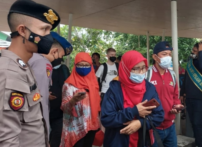 Di Dermaga Marina Ancol, 804 Penumpang Kapal ke Pulau Seribu Scan PeduliLindungi