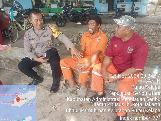 Bhabinkamtibmas Pulau Kelapa Jalin Silaturahmi dengan Warga untuk Jaga Kamtibmas Pilkada 2024 