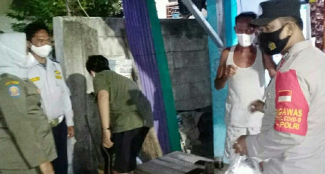 Pastikan Pakai Masker, Polsek Kep Seribu Utara Gelar Patroli Pengawasan ProKes Malam Hari
