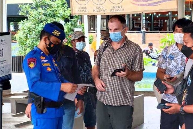 Di Dermaga Marina Ancol, 73 Penumpang Kapal Ke Pulau Diwajibkan Taat ProKes dan Scan PeduliLindungi