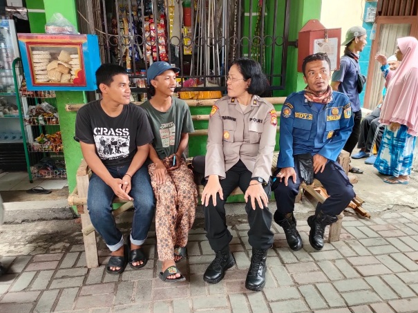 Jumat Curhat Srikandi Polwan Kali Ini Berpusat di Pulau Panggang