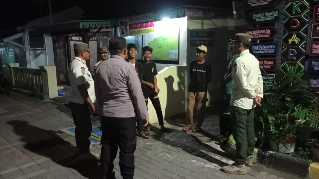 Polsek Kepulauan Seribu Selatan Melakukan Patroli Dialogis untuk Meningkatkan Keamanan dan Pelayanan kepada Masyarakat