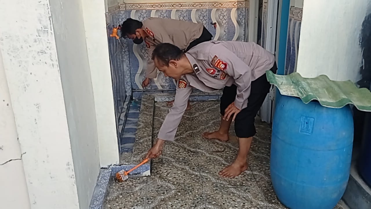 Polsek Kepulauan Seribu Amalkan Kebaikan: Kurvey Masjid di Masjid Al-Jannatun Naim Pulau Kelapa Dua