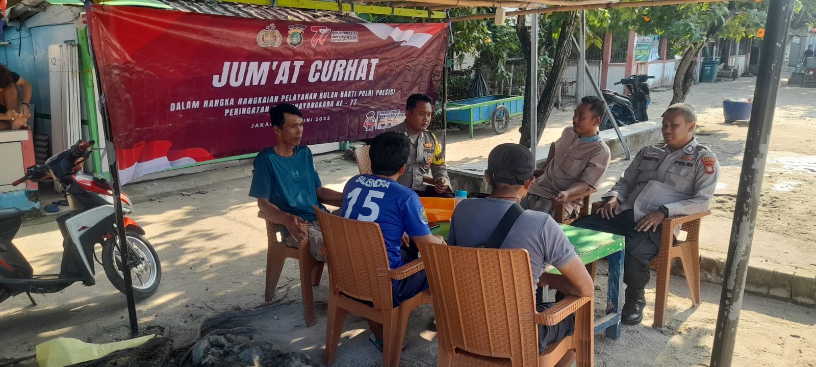 Bhabinkamtibmas Pulau Pari Memfasilitasi Giat Curhat untuk Perbaikan Kamtibmas dan Masalah Dermaga Sandar