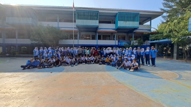 Bhabinkamtibmas Pulau Lancang Berikan Penyuluhan Kenakalan Remaja di SMPN 288 Jakarta