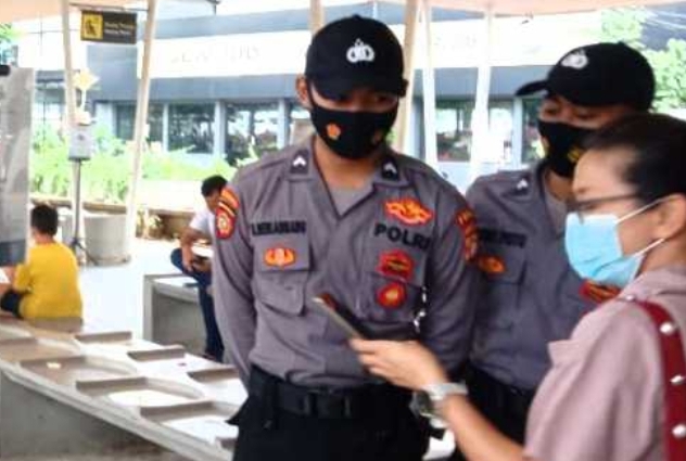 106 Wisatawan Ke Pulau Seribu Scan Barcode PeduliLindungi di Dermaga Marina Ancol