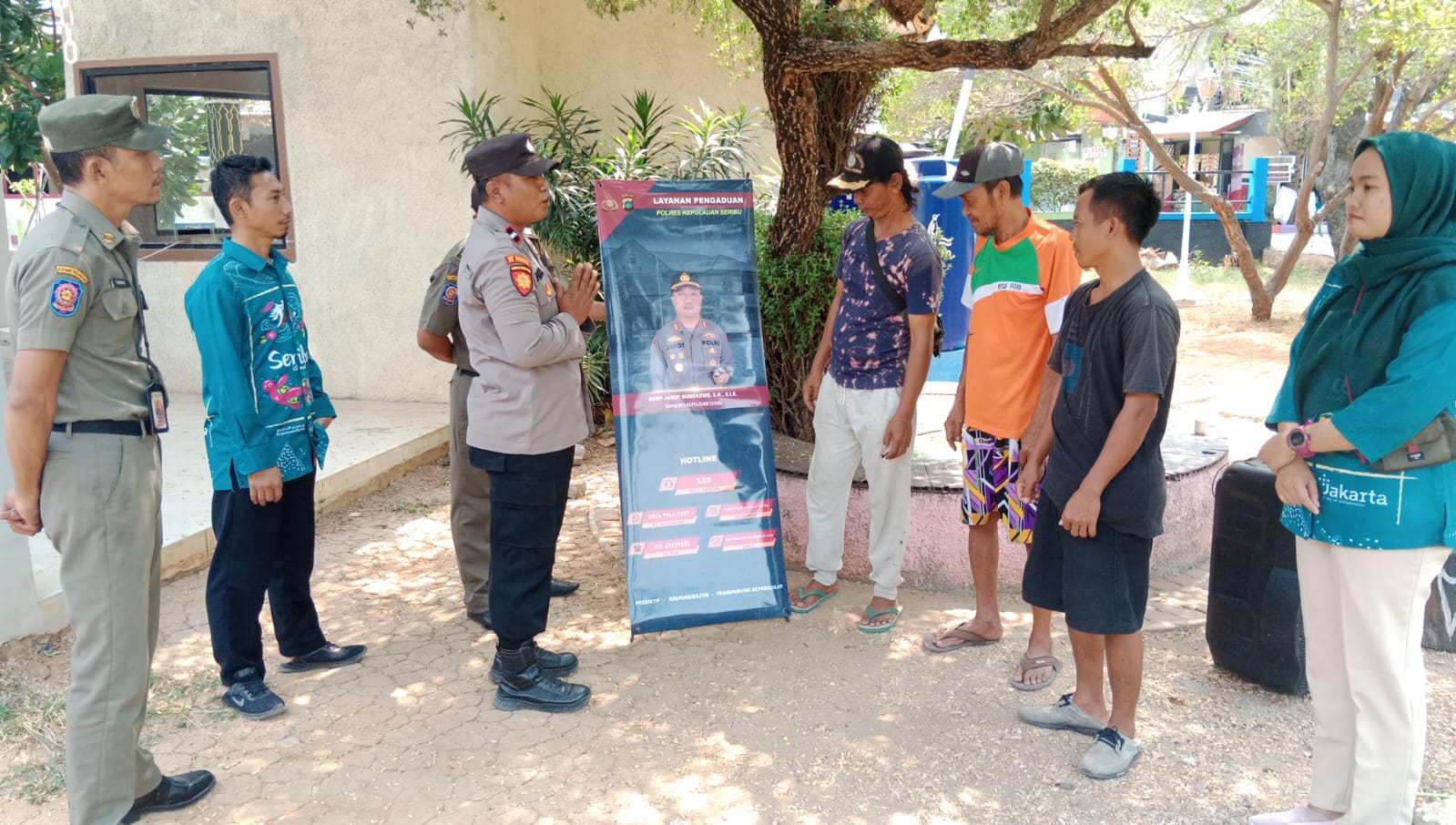 Polsek Kepulauan Seribu Polres Kepulauan Seribu Intensifkan Sosialisasi Call Centre Polri 110 di Kalangan Warga