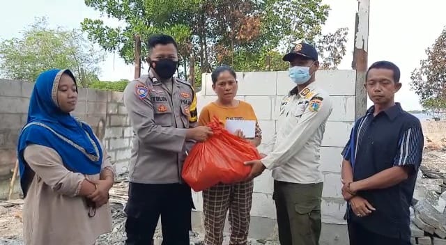 Polres Kep. Seribu dan Instansi Terkait Salurkan Tali Asih untuk Korban Kebakaran Rumah Pulau Lancang
