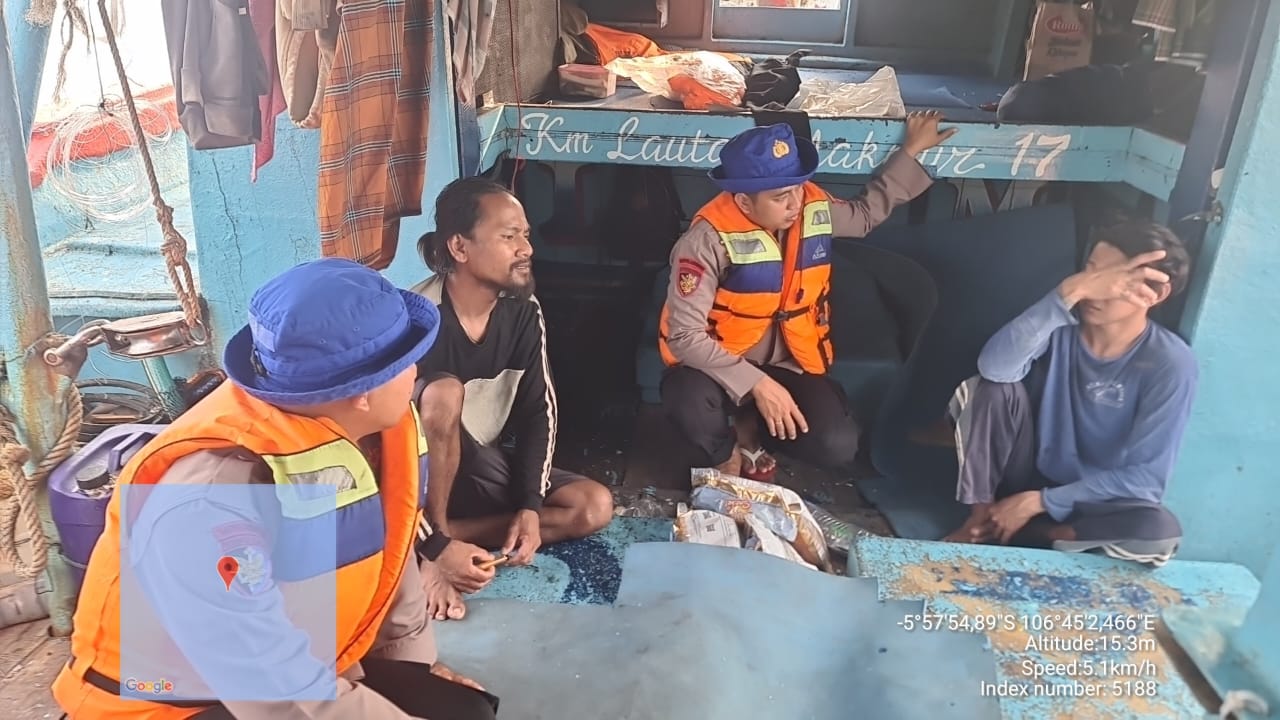 Patroli Satpolair Polres Kepulauan Seribu Berikan Himbauan Kamtibmas dan Sukseskan Pemilu 2024 di Perairan Pulau Kelapa