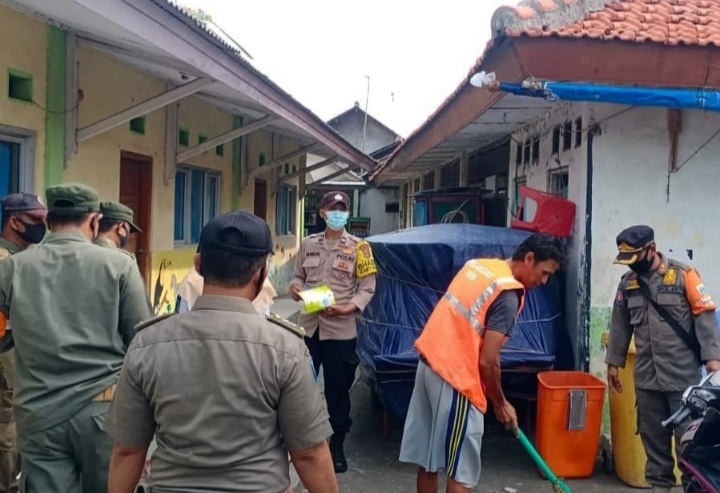 Disiplinkan Warga, 8 Pelanggar ProKes Kena Sanksi Sosial Oleh Ops Yustisi Polsek Kep Seribu Selatan