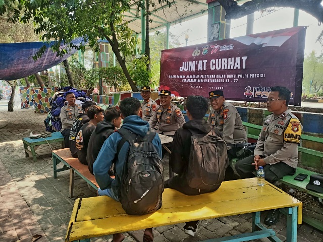 Kapolres Kepulauan Seribu Gelar "Jumat Curhat" di Pulau Untung Jawa, Responsif Terhadap Keluhan Warga dan Wisatawan