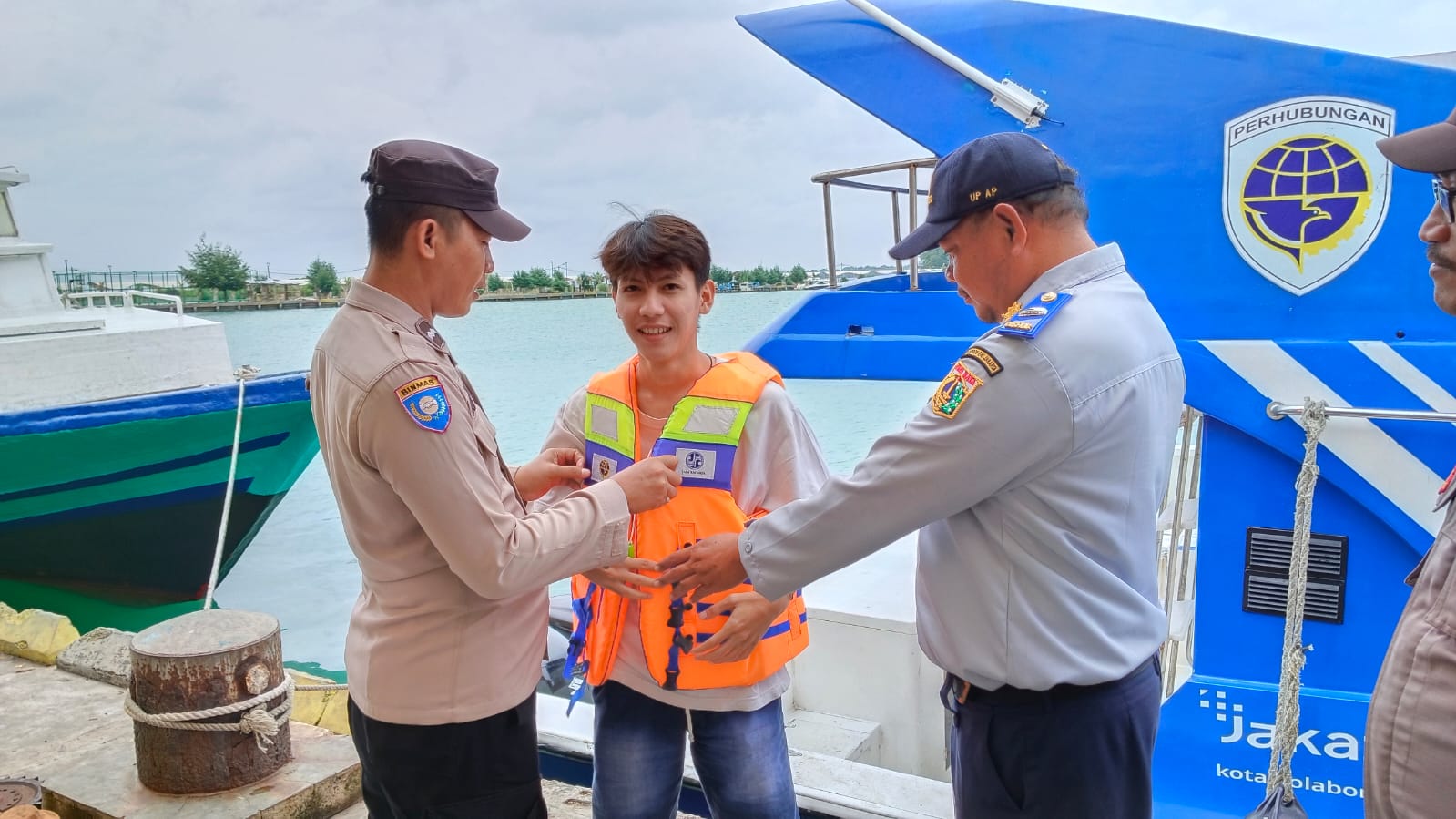 Polsek Kepulauan Seribu Utara Himbau Nahkoda dan ABK Kapal Terapkan Keselamatan Berlayar di Area Pelabuhan