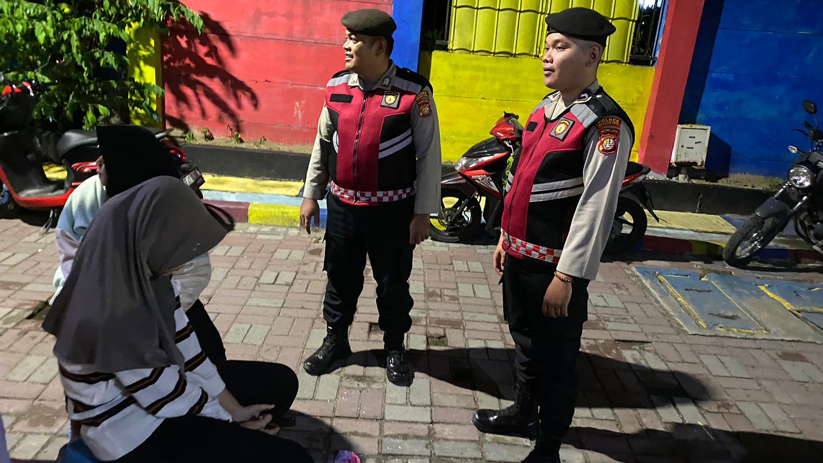 Patroli Malam Dialogis Polsek Kepulauan Seribu Selatan di Pulau Tidung: Himbau Warga Waspada Terhadap Hoax dan Paham Radikal