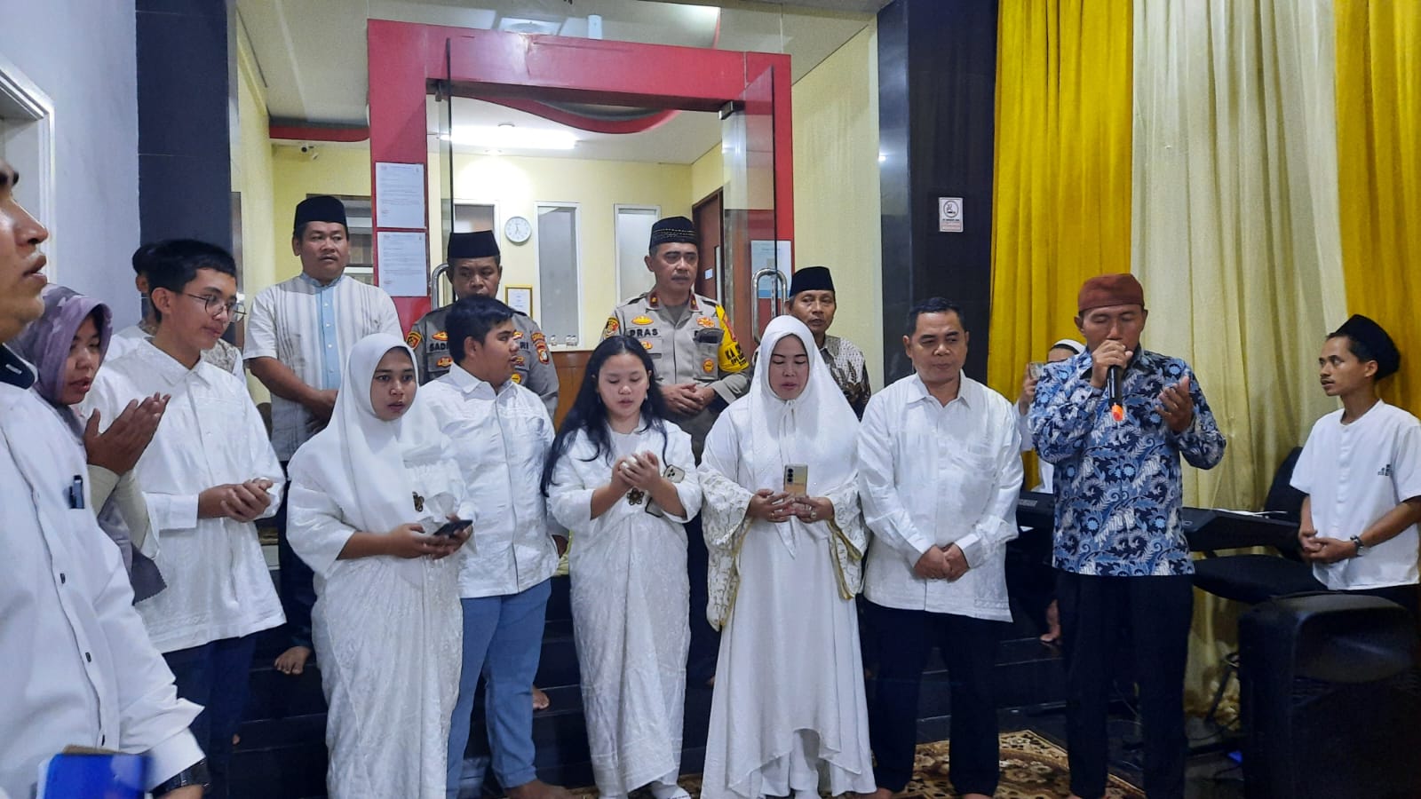 Polsek Matraman Dan PT. Burhan Sejahtera Mulia (BSM) Bagikan Santunan Ke Ratusan Anak Yatim di Bulan Suci Ramadhan