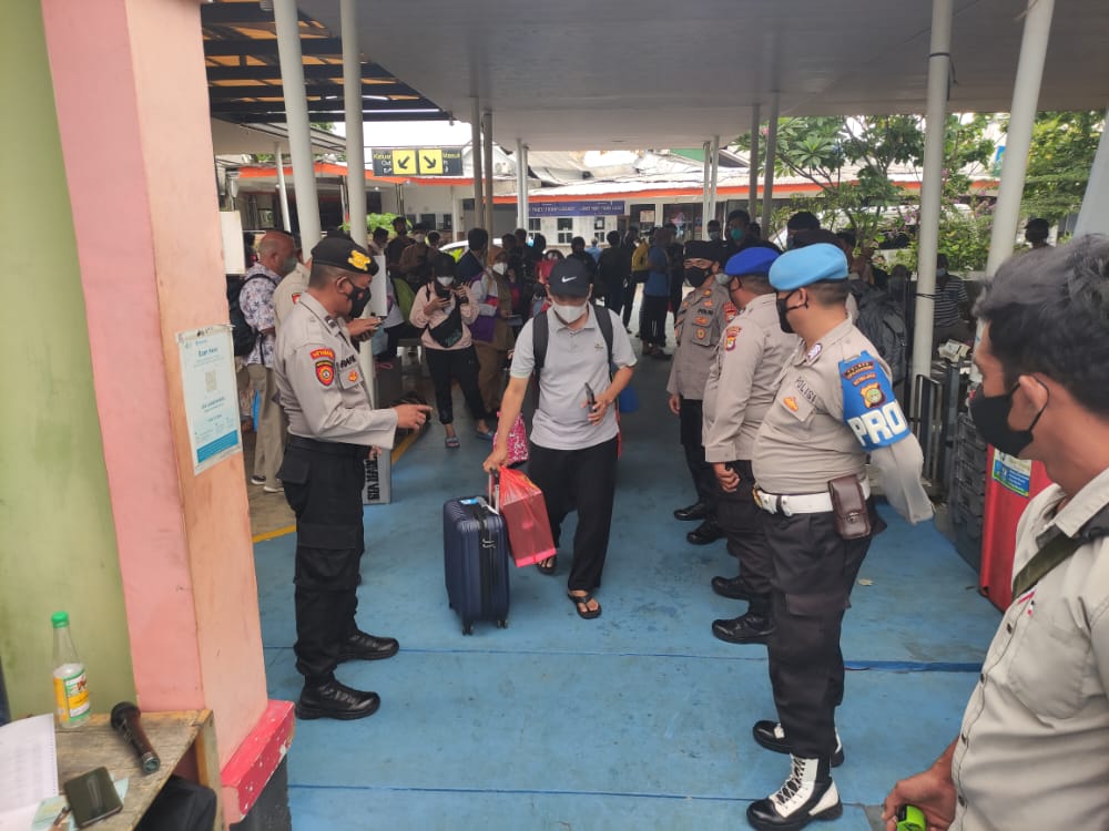Terapkan Prokes, 254 Penumpang Seberangi Pulau Seribu Usai Terima Pengamanan Dari Polres Kep. Seribu