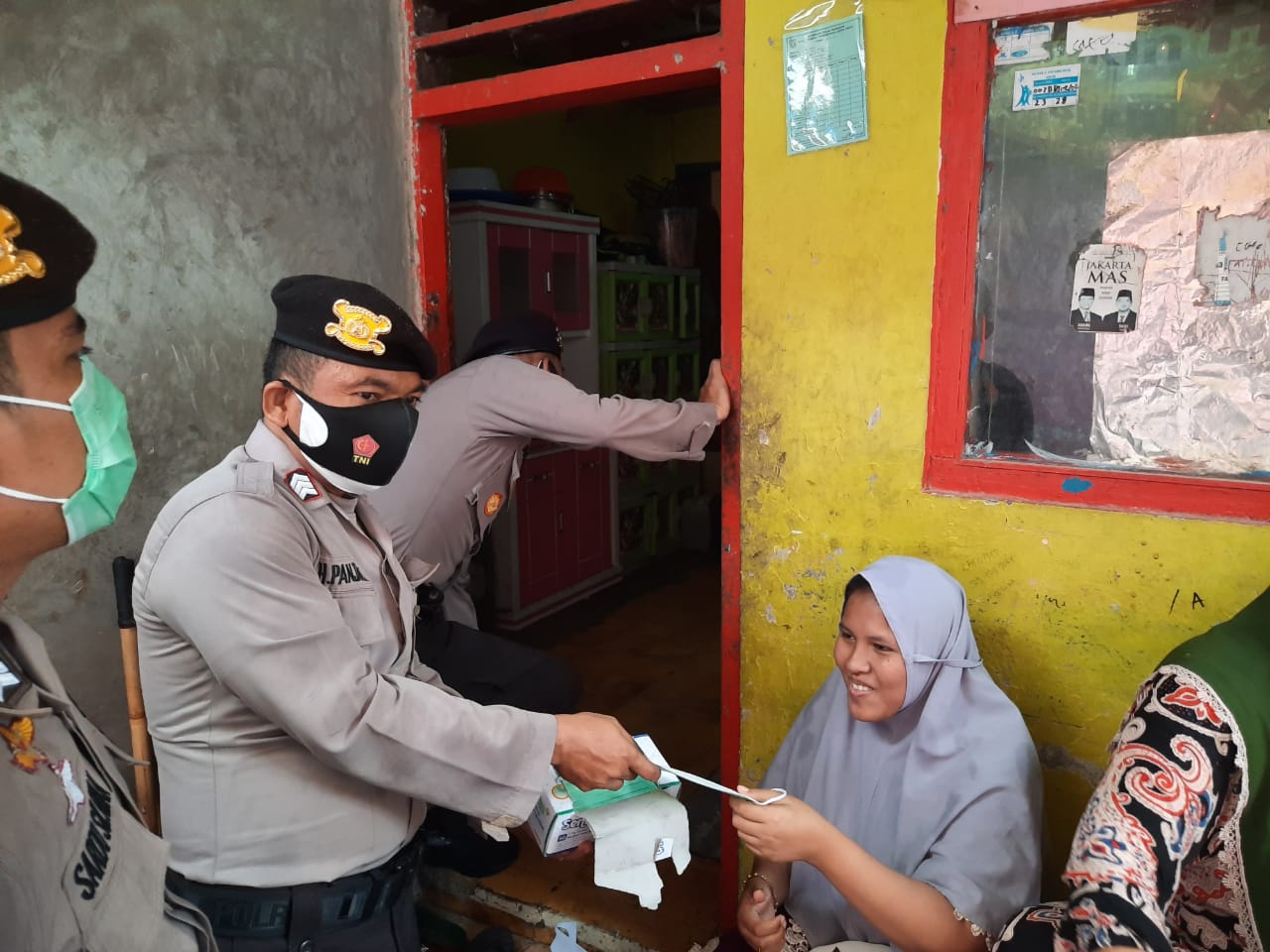 Cegah Covid-19, Polres Kep Seribu Himbau ProKes dan Bagikan Masker