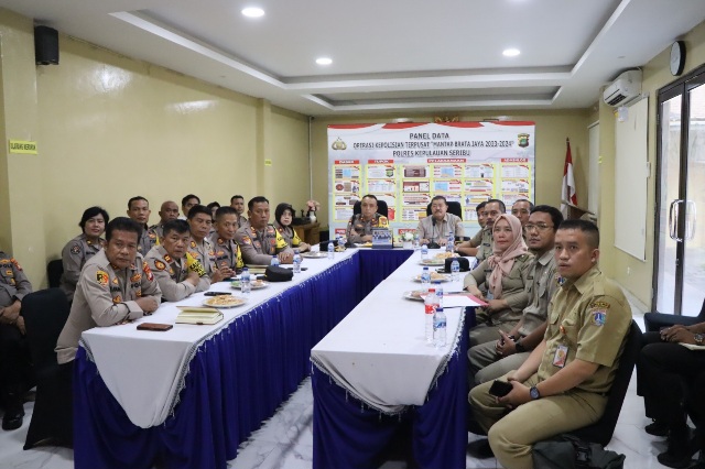 Kabag Ops Polres Kepulauan Seribu dan Aspem Kab. Adm. Kepulauan Seribu Hadiri Rapat Koordinasi Pengamanan Nataru 'Lilin Jaya - 2023' Polda Metro Jaya