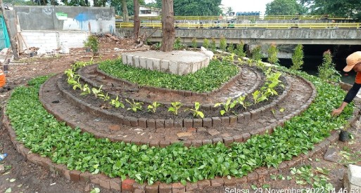 Bantaran Kali Sunter Ditata Jadi Taman