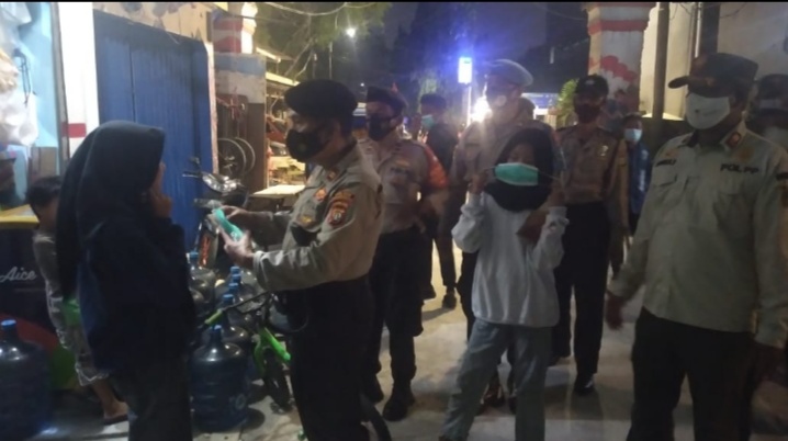 Himbau Prokes, Malam Ini Personil Polsek Pademangan Sambangi Titik Keramaian