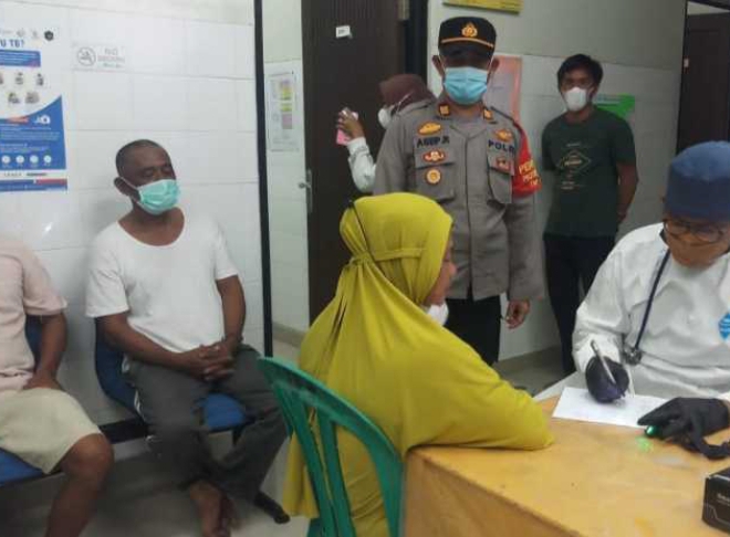 Vaksinasi Booster Malam Hari di Gelar Polsek Kep Seribu Utara di Pulau Terjauh