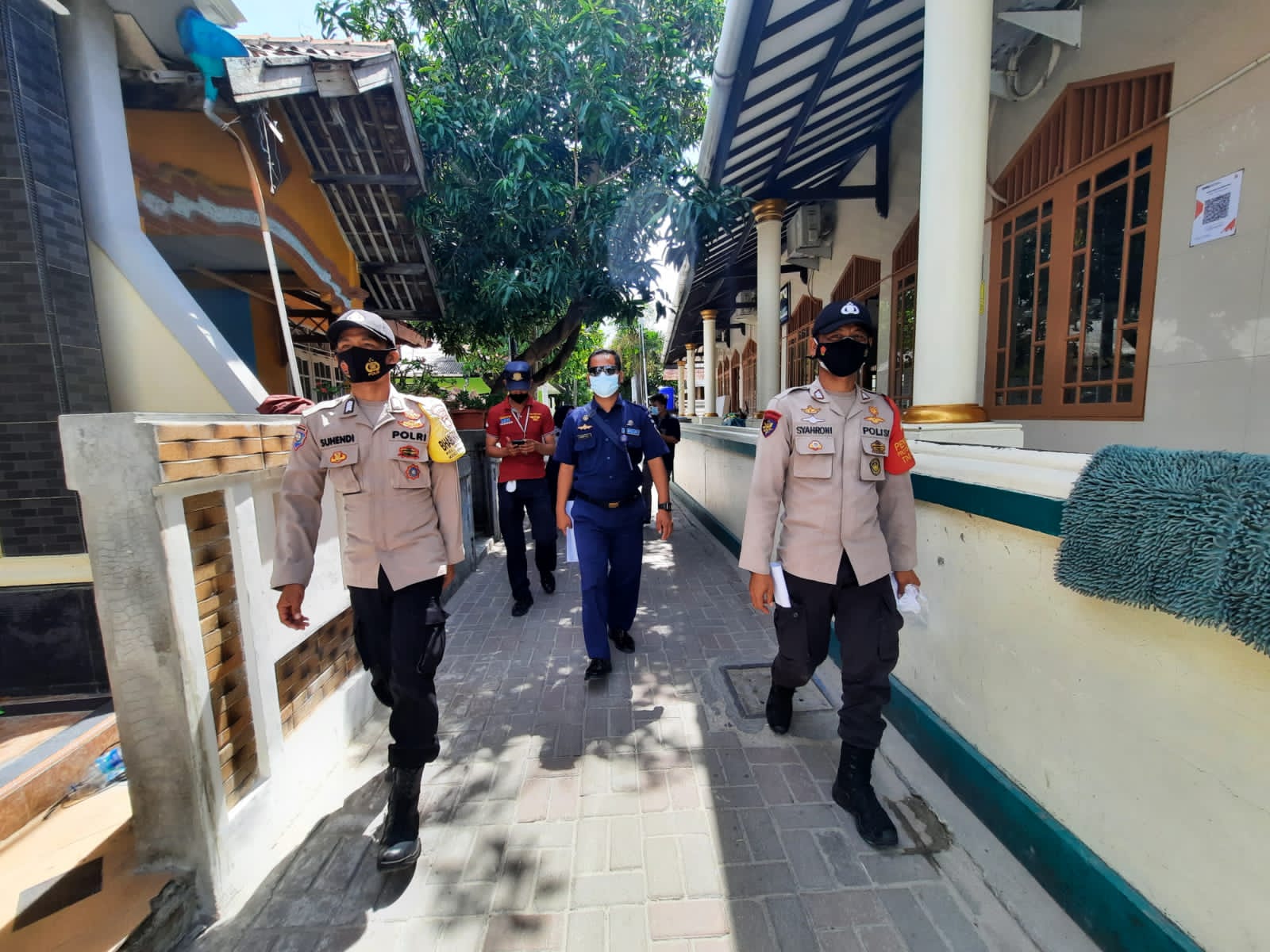 Upaya Cegah COVID-19 Dilakukan Polsek Kep Seribu Utara Dengan Himbauan ProKes dan Bagikan Masker