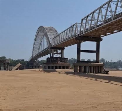 Heboh Sungai Barito Bak Hamparan Pasir, Menteri PU Sebut Kapal Masih Bisa Lewat