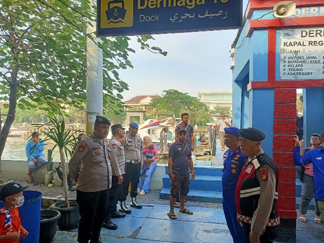 Polres Kepulauan Seribu Amankan Keberangkatan Warga dan Wisatawan di Dermaga 16 Marina Ancol Selama Perayaan Natal