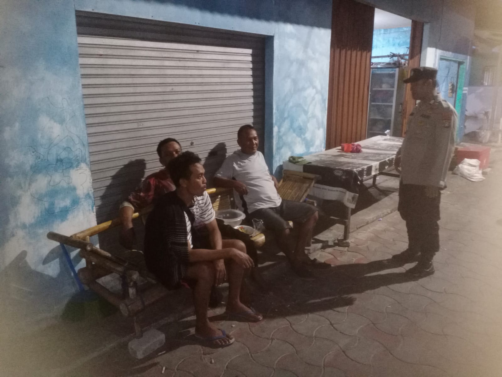 Polsek Kepulauan Seribu Selatan Galakkan Patroli Malam Dialogis, Sambangi Warga dan Wisatawan untuk Himbau Kamtibmas