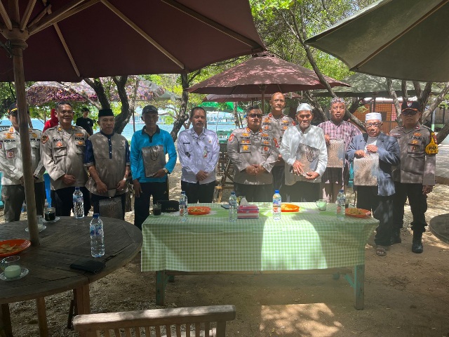 Kapolres Kepulauan Seribu Gelar Jumat Curhat di Pulau Kelapa, Ajak Warga Aktif Jaga Kamtibmas  