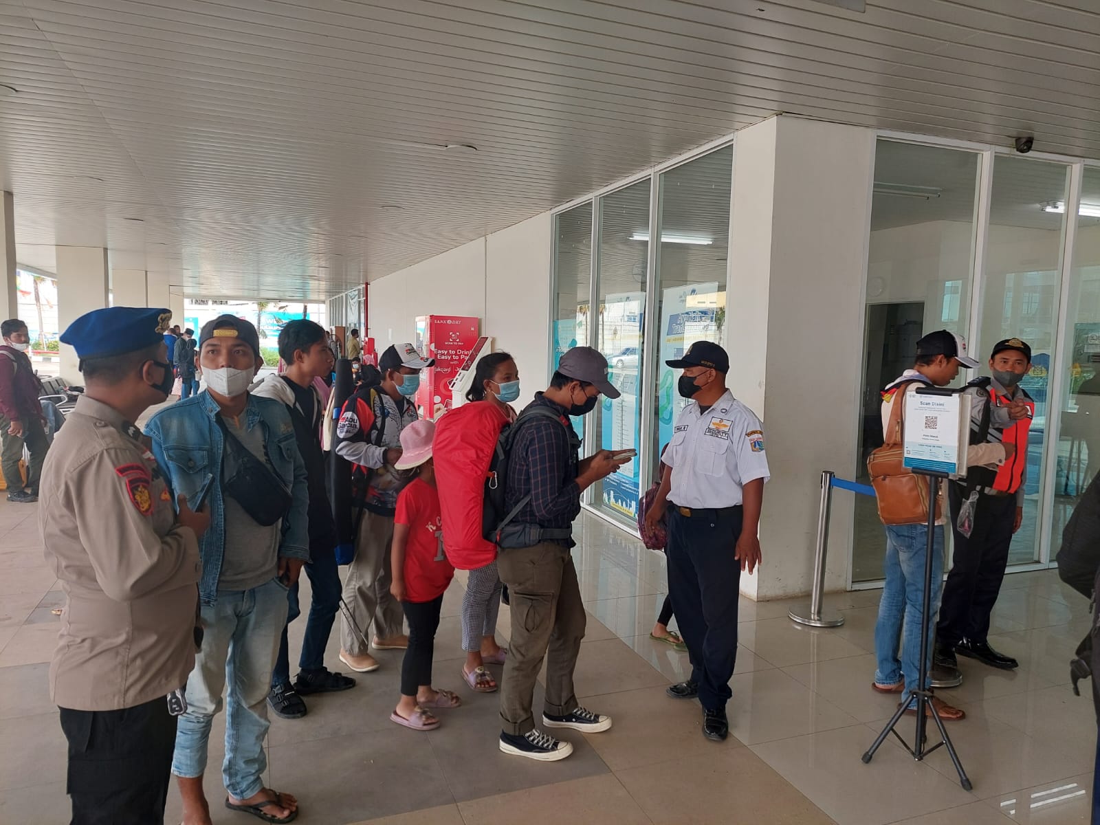Polres Kep. Seribu Laksanakan Pengamanan Terhadap 132 Penumpang di Dermaga Kali Adem