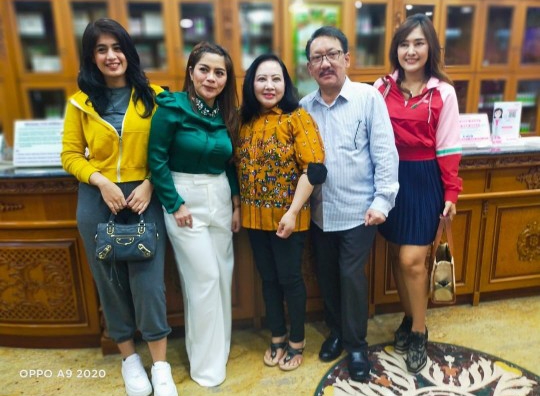 Klinik Makin Meriah, 3 Artis Ibukota Bareng Rawat Kecantikan di Queen Plastic Surgery Sunter