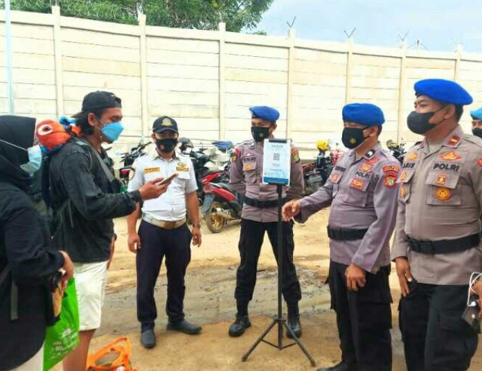 Hendak ke Pulau Seribu, 157 Penumpang Kapal Diwajibkan Scan PeduliLindungi di Pelabuhan Kaliadem