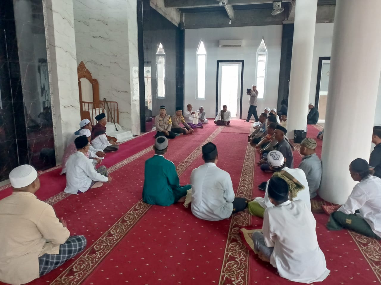 Kapolsek Kepulauan Seribu Utara Memimpin Kegiatan Jumat Keliling Berfokus pada cooling System dan Pesan Harmoni Sosial