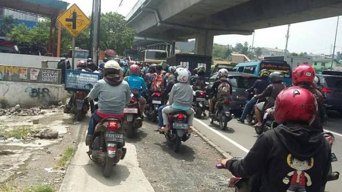 4 Cara Mengendarai Motor Agar Hemat Bensin Di Saat Harga BBM Naik