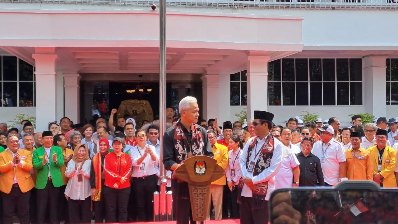 Dengan Antusias, Masyarakat Kawal Pendaftaran Pasangan Ganjar Pranowo-Mahfud MD