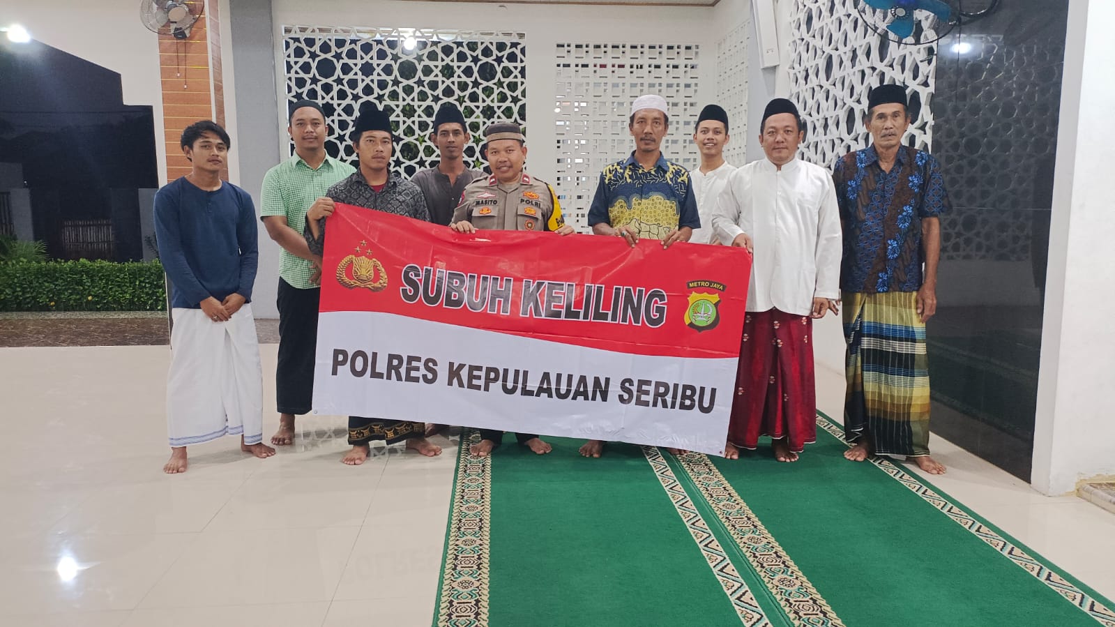 Bhabinkamtibmas Pulau Untung Jawa Gelar Giat Cooling System dalam Subuh Keliling di Masjid At-Tawab