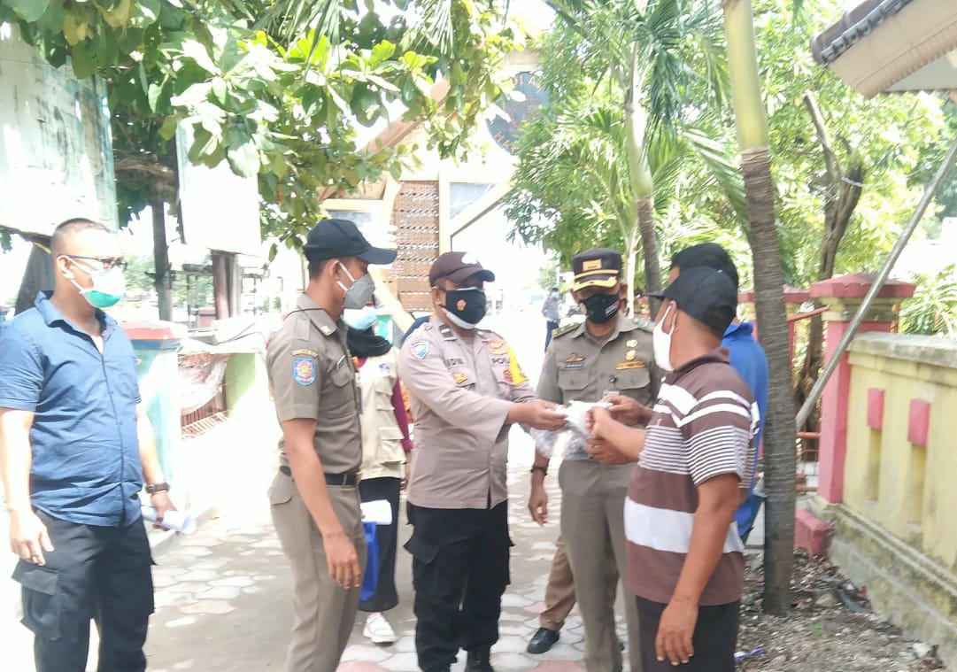 Warga di 4 Pulau Pemukiman Dihimbau ProKes dan Dibagikan Masker Oleh Personel Polsek Kep Seribu Utara