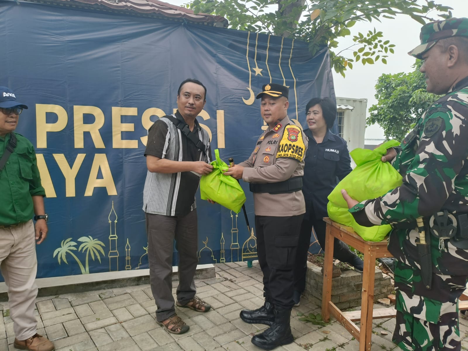 Kapolres Kepulauan Seribu Pimpin Kegiatan Baksos Ramadhan Presisi Di Wilayah Kepulauan Seribu