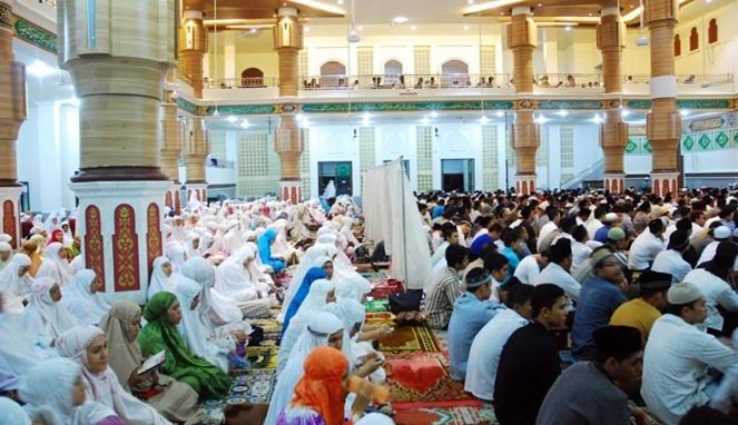 Kasus Covid-19 Melandai, Warga Ibukota Boleh Shalat Tarawih Di Masjid