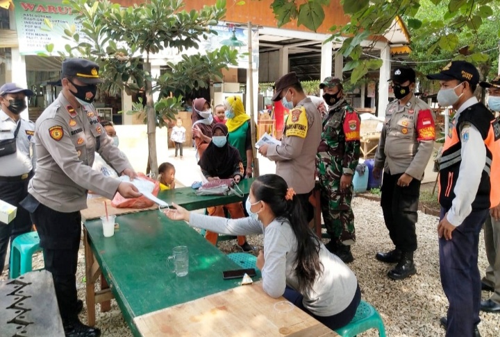 Gencarkan Wajib Masker, Polres Ke Seribu Bagikan 1.700 Masker Medis ke Warga di 8 Pulau