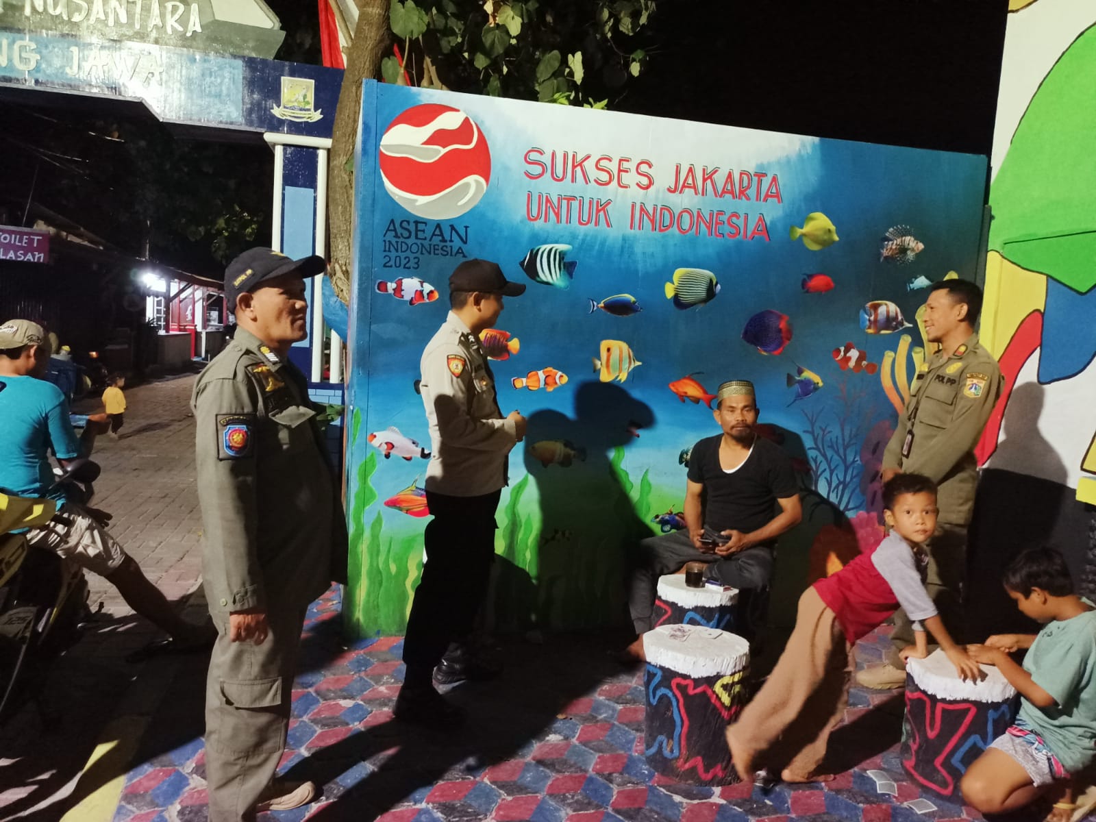 Polsek Kepulauan Seribu Selatan Gelar Patroli Malam Sambang, Terciptanya Koordinasi Baik dengan Tokoh Masyarakat dan Situasi Aman