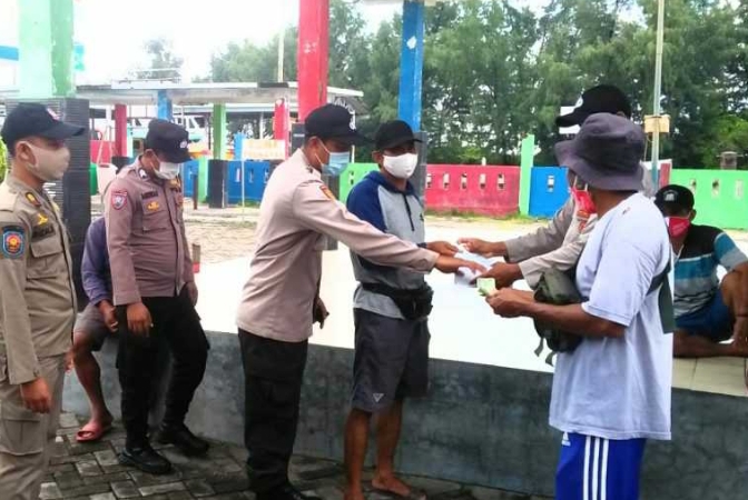 Gelombang Tiga COVID19, Polres Kepulauan Seribu Gencarkan Himbauan ProKes dan Bagikan 1.200 Masker