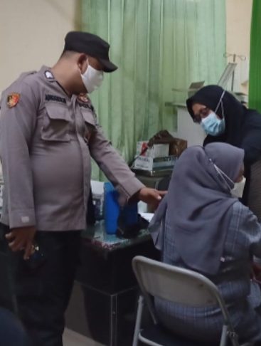 Dekati Lebaran, Polsek Kep Seribu Utara Gencar Beri Layanan Vaksinasi Booster ke Warganya