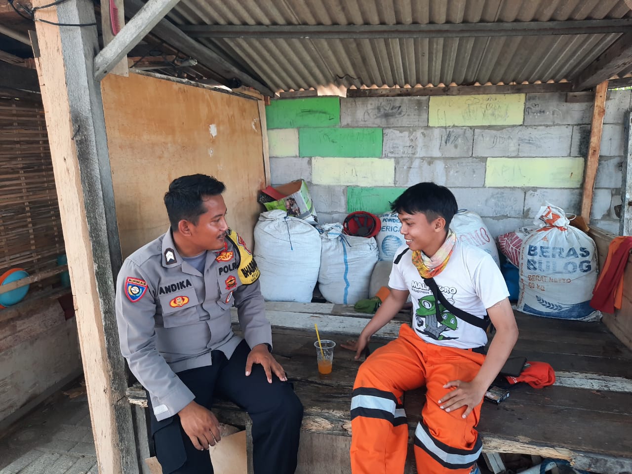 Bhabinkamtibmas Pulau Tidung Gencar Sambangi Warga untuk Meningkatkan Keamanan Bersama