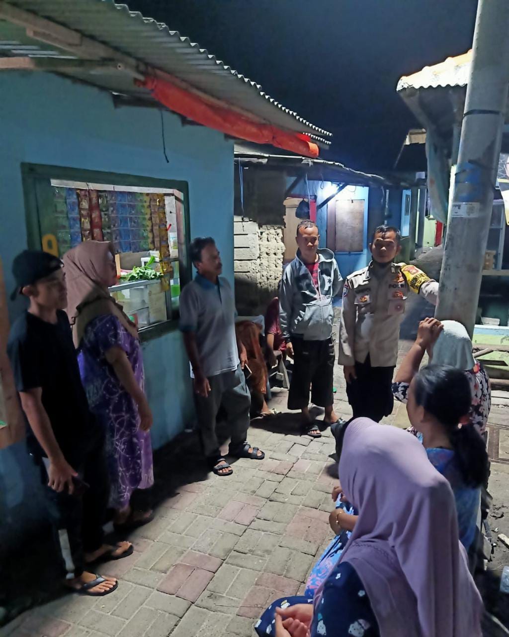 Patroli Malam, Jajaran Polsek Kepulauan Seribu Utara Menghimbau Warganya Untuk Jaga Kamtibmas