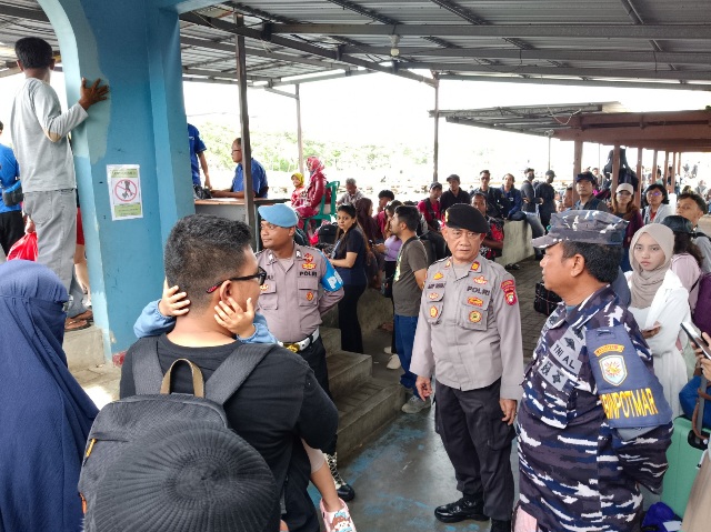 Polres Kepulauan Seribu Bersama TNI Amankan Keberangkatan Kapal Wisatawan di Dermaga Marina Ancol